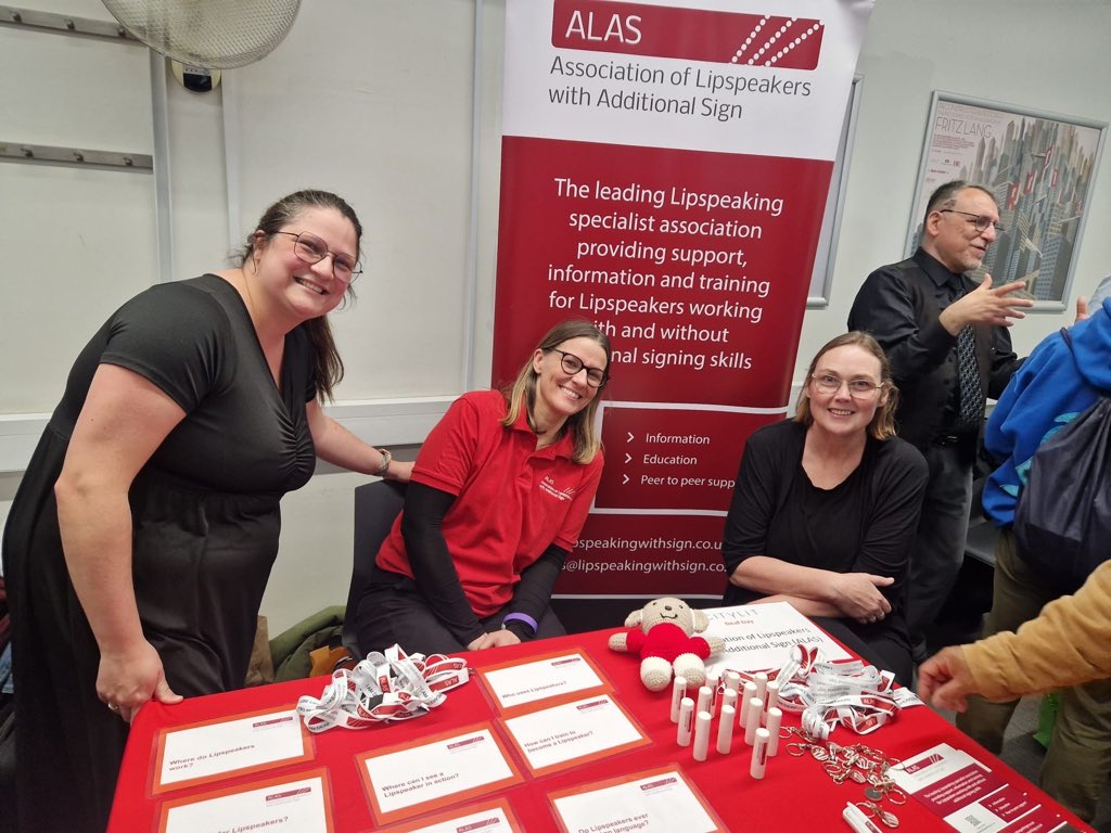 Association of Lipspeakers with Additional Sign tweet media