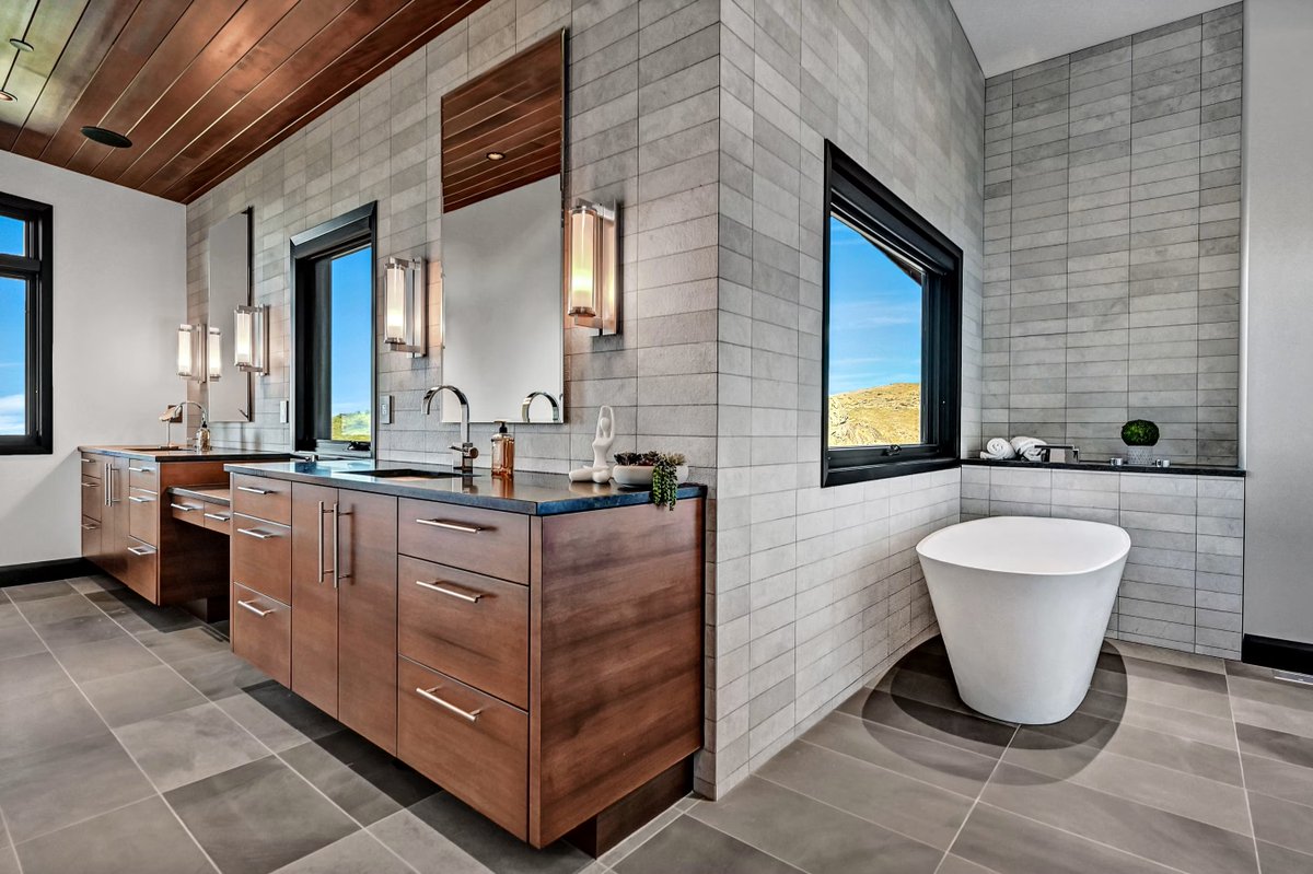 House Tracker tweet media