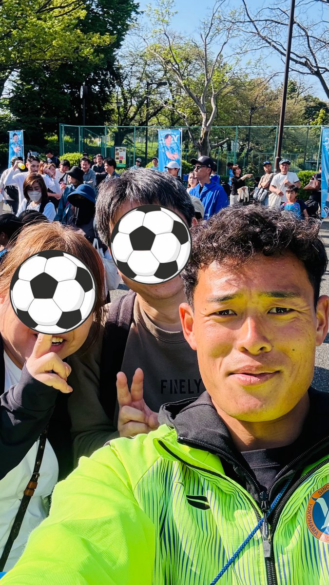 AWAZON1971's tweet photo. 8年ぶりの再会！✨
今日はニッパツでJFLの応援。
岡崎城西OB・畔柳遼河選手、相変わらずナイスガイでした！
久しぶりに元気な姿が見られて良かったです。また応援に行きます！
#畔柳遼河 #岡崎城西 #JFL
#YSCC https://t.co/YI1qmUoOIx