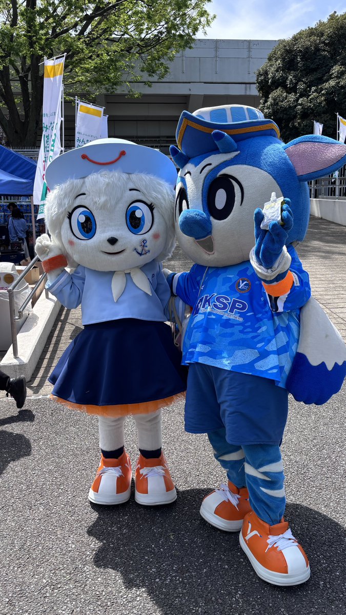 AWAZON1971's tweet photo. 8年ぶりの再会！✨
今日はニッパツでJFLの応援。
岡崎城西OB・畔柳遼河選手、相変わらずナイスガイでした！
久しぶりに元気な姿が見られて良かったです。また応援に行きます！
#畔柳遼河 #岡崎城西 #JFL
#YSCC https://t.co/YI1qmUoOIx