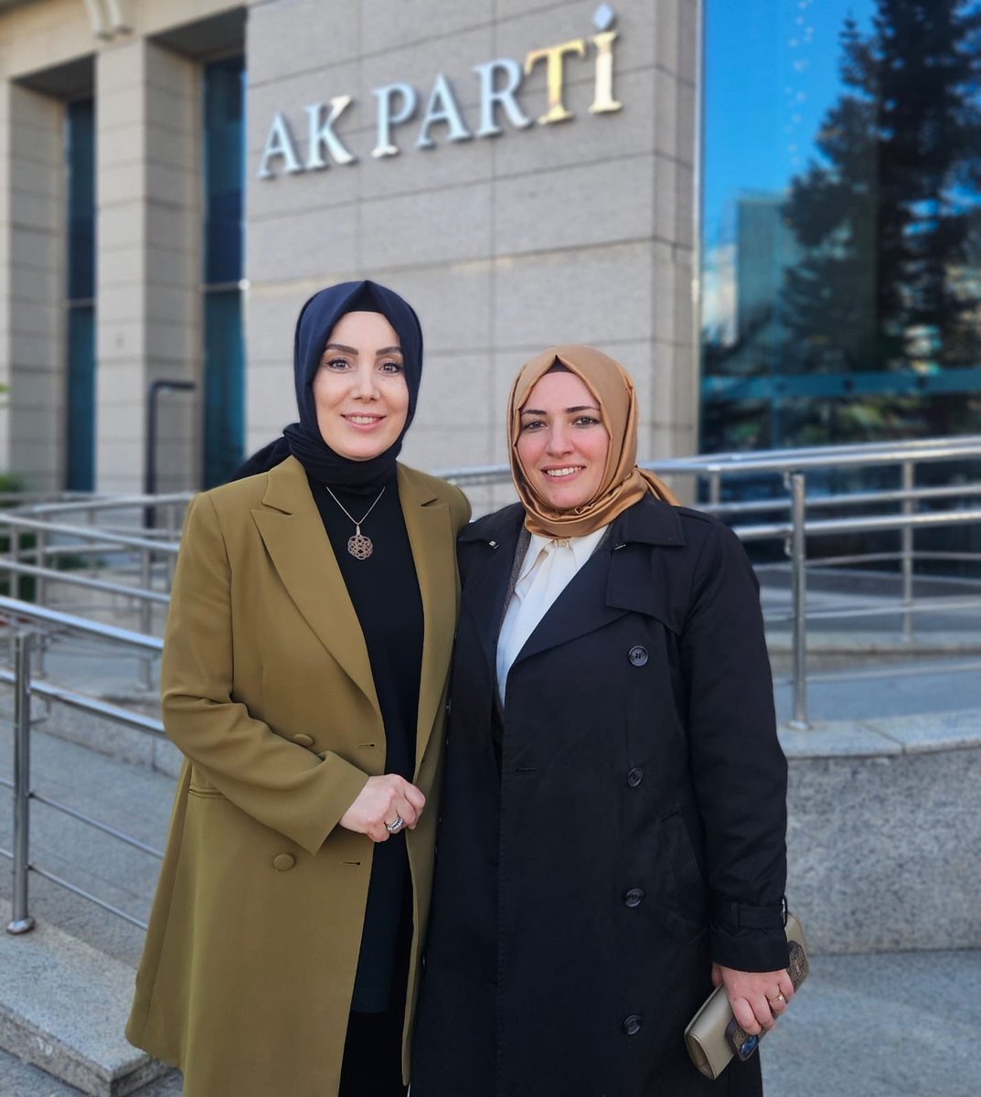 baharayvazoglu's tweet photo. Herkesin hayatında değişmeyen buluşma mekânları vardır. 

Her şey değişebilir ama bir şey hep aynı kalır.

AK Parti çatısı altında nice yıllara yol arkadaşlarım 🤲❤️ https://t.co/6Jyx5bfDLh