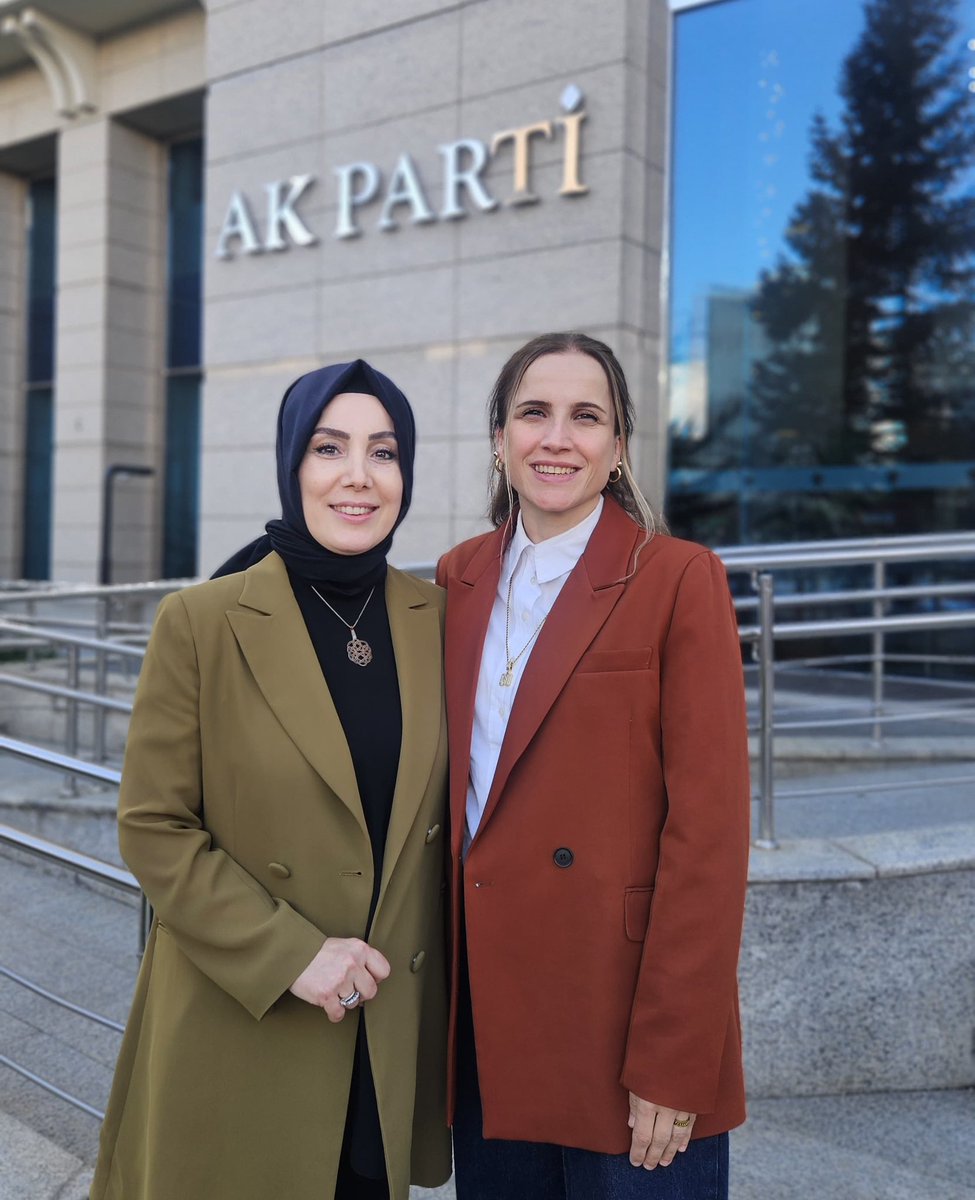 baharayvazoglu's tweet photo. Herkesin hayatında değişmeyen buluşma mekânları vardır. 

Her şey değişebilir ama bir şey hep aynı kalır.

AK Parti çatısı altında nice yıllara yol arkadaşlarım 🤲❤️ https://t.co/6Jyx5bfDLh