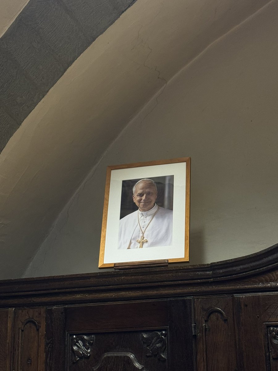 Adrian F. Pascal 🇻🇦 tweet media