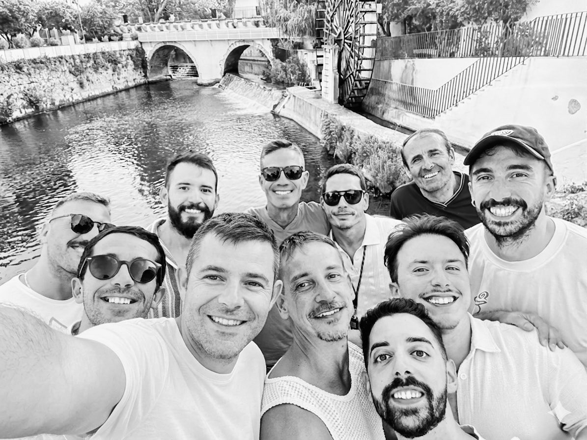 Filrreiro's tweet image. #alltogether #friends #dudes #Life