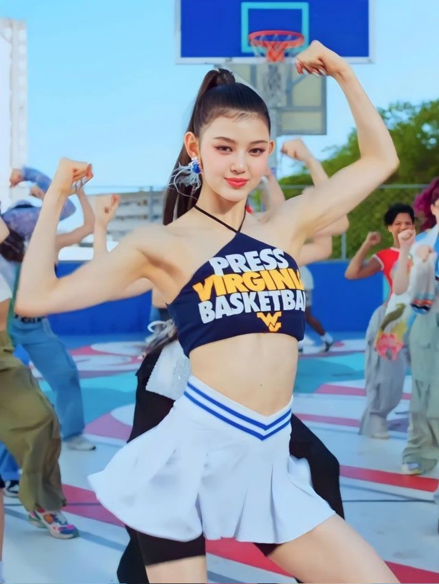 danielle loops tweet media