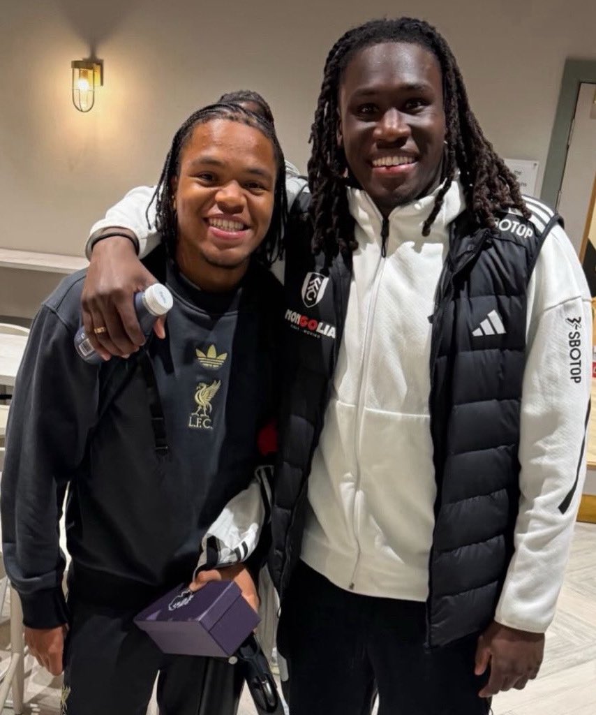 FansTribeHQ's tweet image. Calvin Bassey and Liverpool’s Wonderkid, Rio Ngumoha 🤝🇳🇬💫

#calvinbassey #liverpool #riongumoha