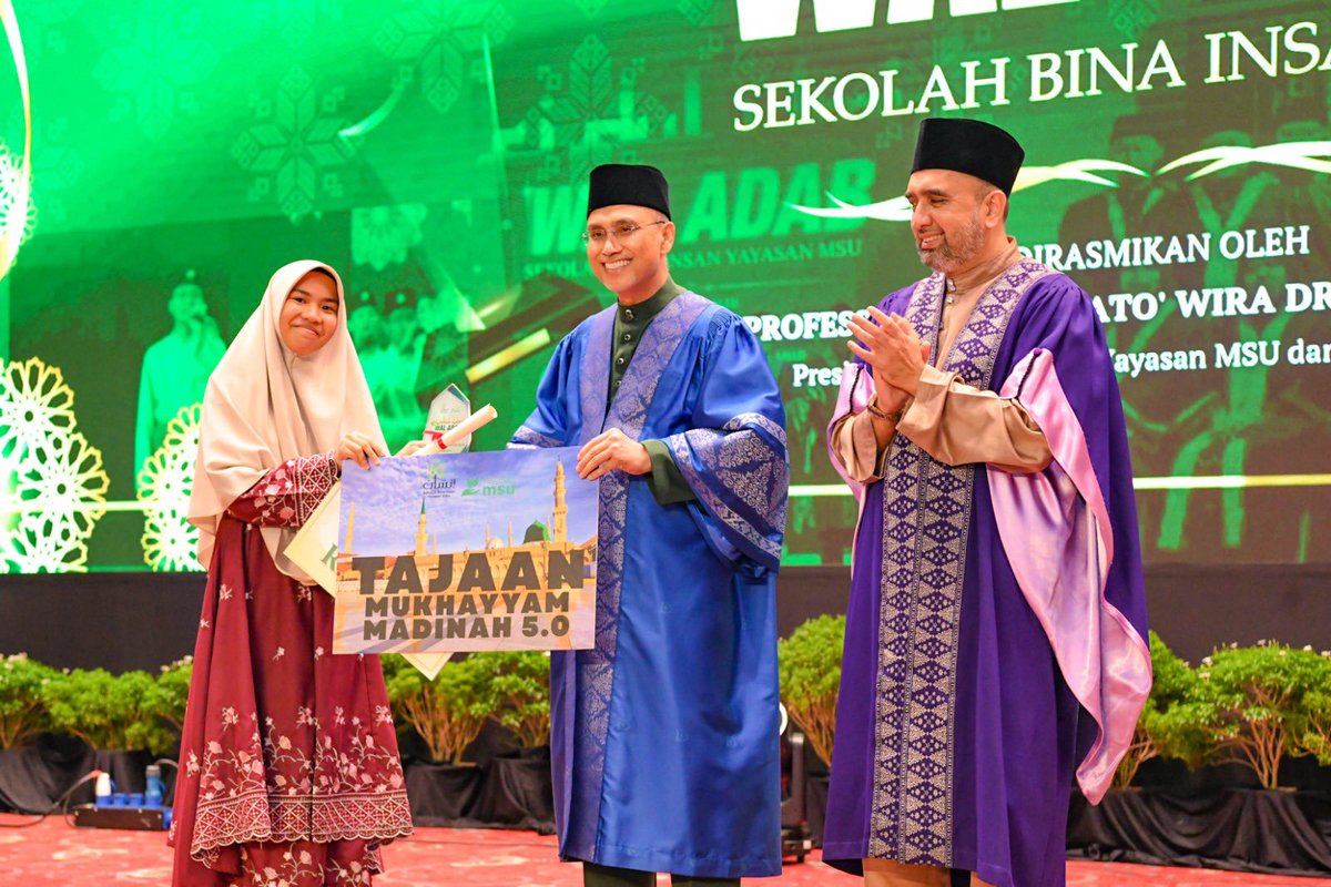 MohdShukriYajid's tweet photo. Congratulations to the 247 alumni and students of @sbiyayasanmsu on their best students' awards &amp; achievements. A day of celebration at the Eidul Ilmi Wal Adab 2026 event, on your strive for excellence with @MSUmalaysia https://t.co/O4qSFcsmew