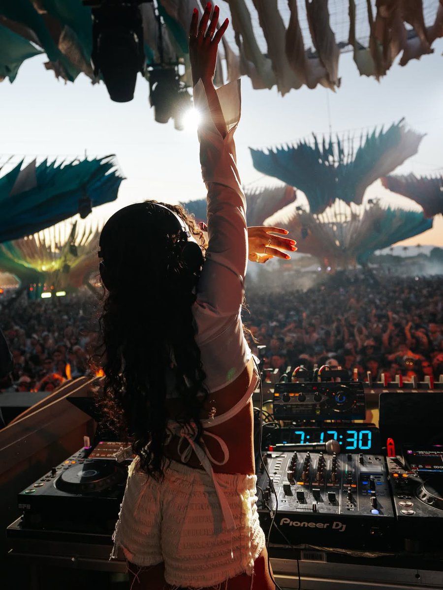 Tinashe Charts tweet media