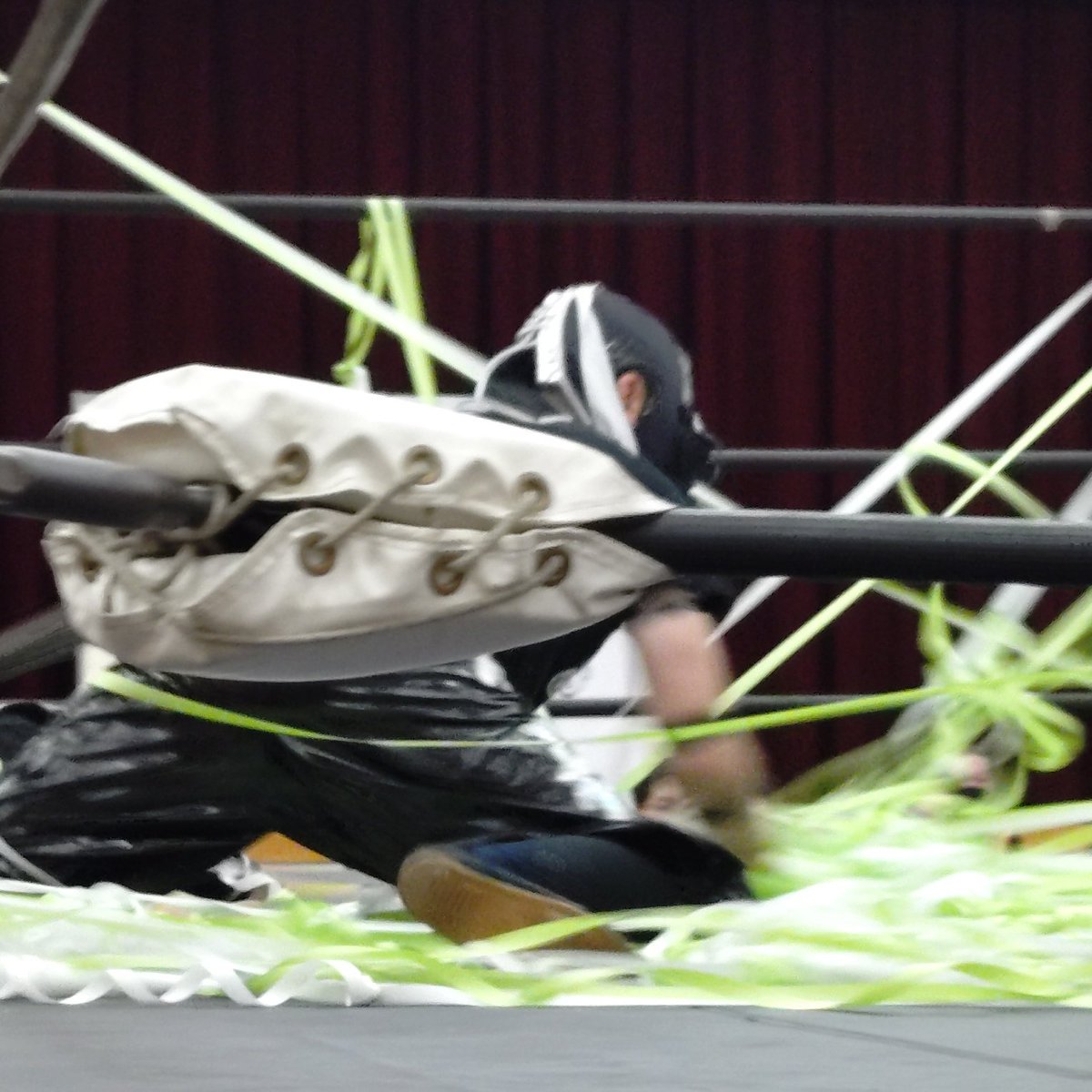 4月12日 #basara_pw 大阪大会
クラーケン選手の紙テープ処理🦑
いくつかプロレス団体観戦してますが、BASARAの選手の処理が一番早くて上手だと思います😆
