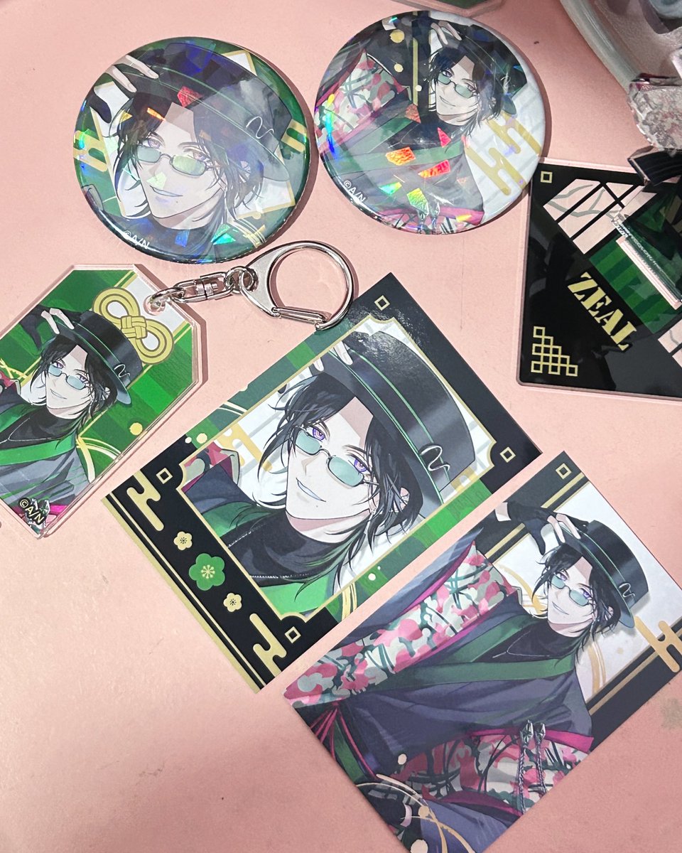 ginjooka's tweet photo. i finally got my half-anniversary merch! (yippeee) i love the contrast between my pinkish little corner with the color green 😆💚
#ZealMerch #ジールみて https://t.co/sFm0oX9nUX