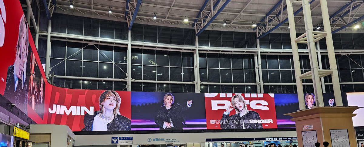 GTX 내려서 어제랑 다른 출구로 나왔더니 지민이 만남♡