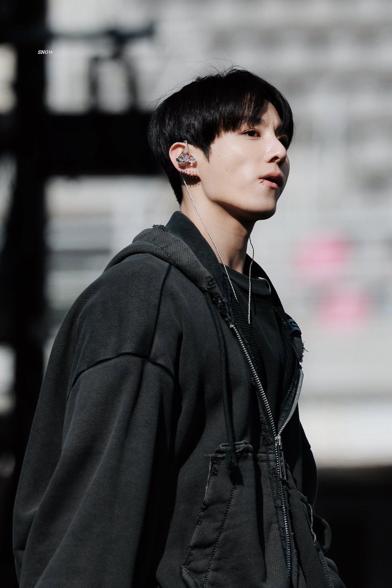 SNOW.🐾 tweet media