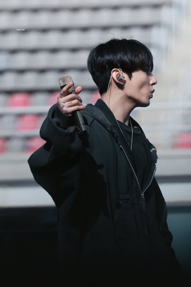 SNOW.🐾 tweet media