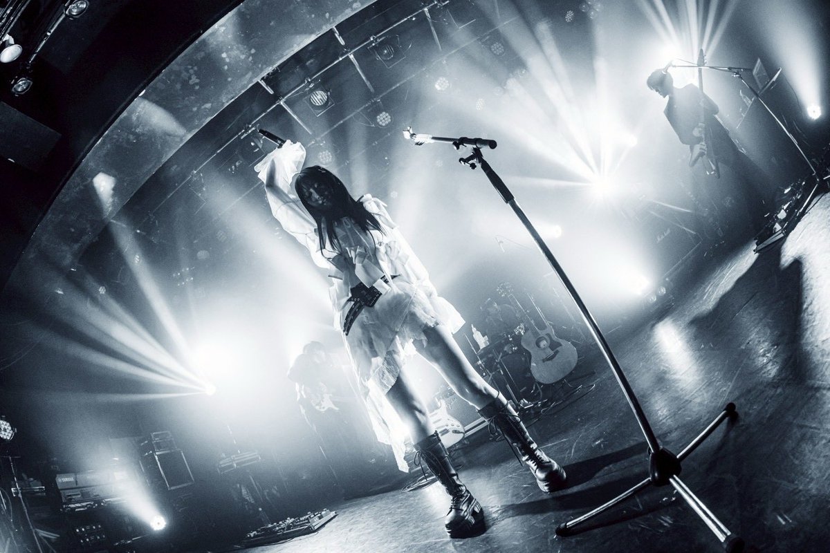 XAI_desu's tweet photo. 1st live tour Elemental
初日、こんなに気持ちのいい夜になるなんて。歌で音楽でどこまでも自由に飛んでいけそうな、夢みたいな時間でした

ありがとう。次は大阪、届けに行くよ！
#サイエレメンタル https://t.co/ZJTZnYTyc8