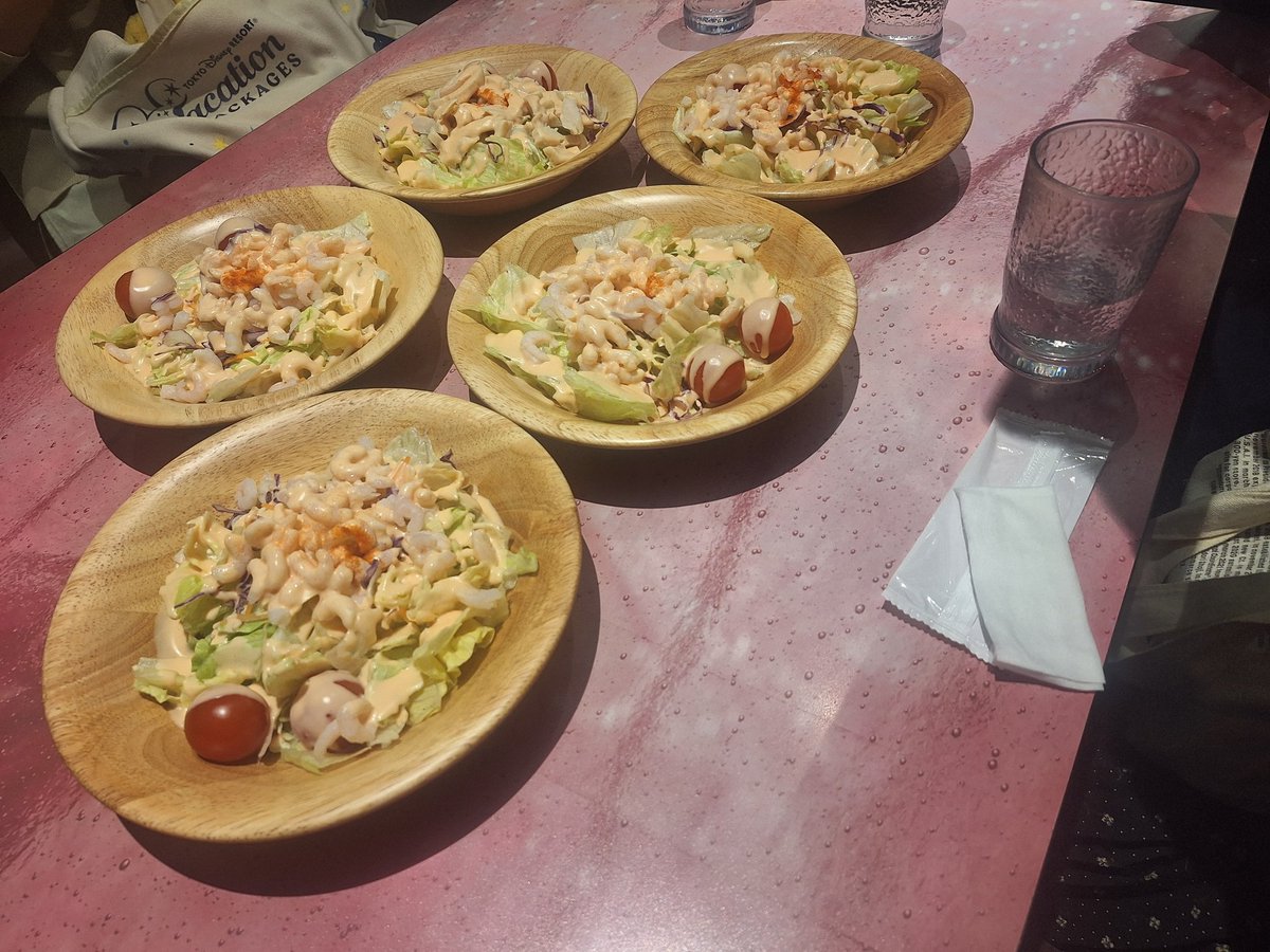 Bigboy_yyyy's tweet photo. ポテトカラオケ会
九時間に渡ってフライドポテトを食べ続けた人間をサイゼに集めるとサラダしか食わんくなる https://t.co/tD1Rcimk6i