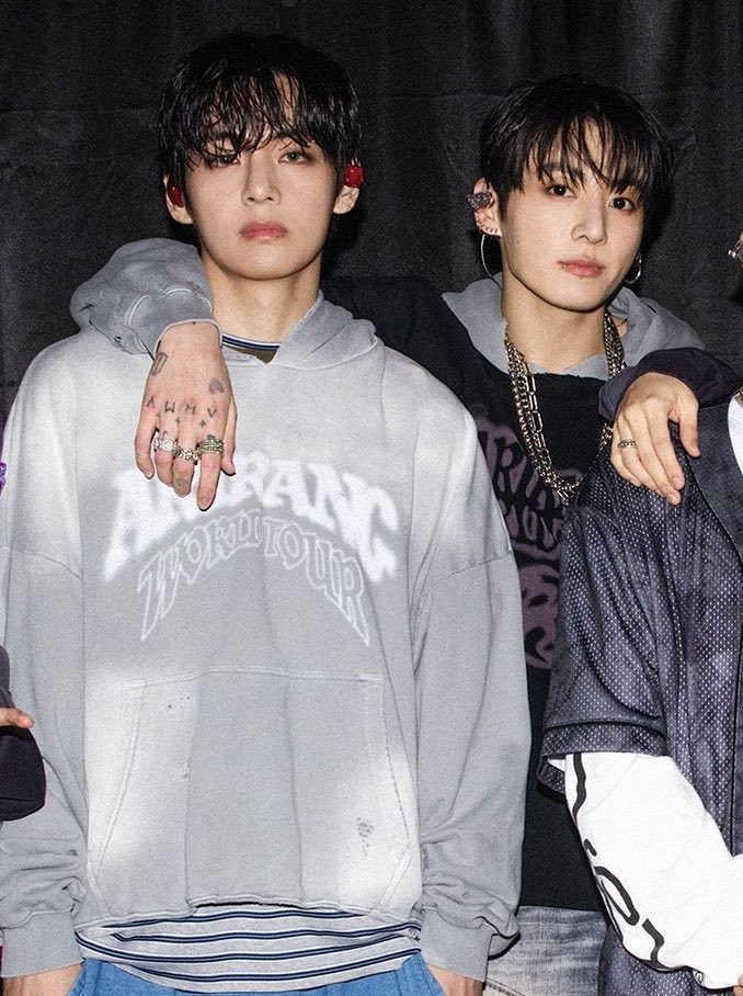 taekook𑁤 tweet media