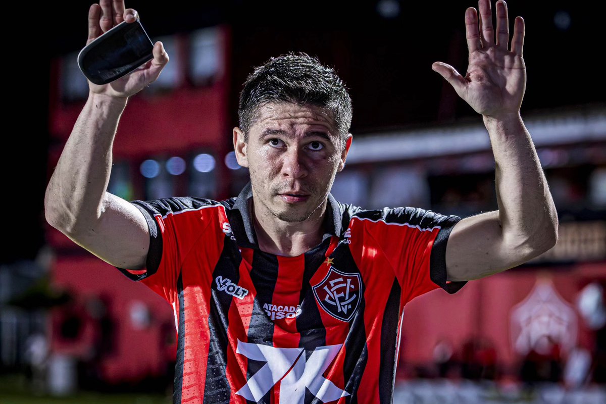 Joguei no Vitória tweet media