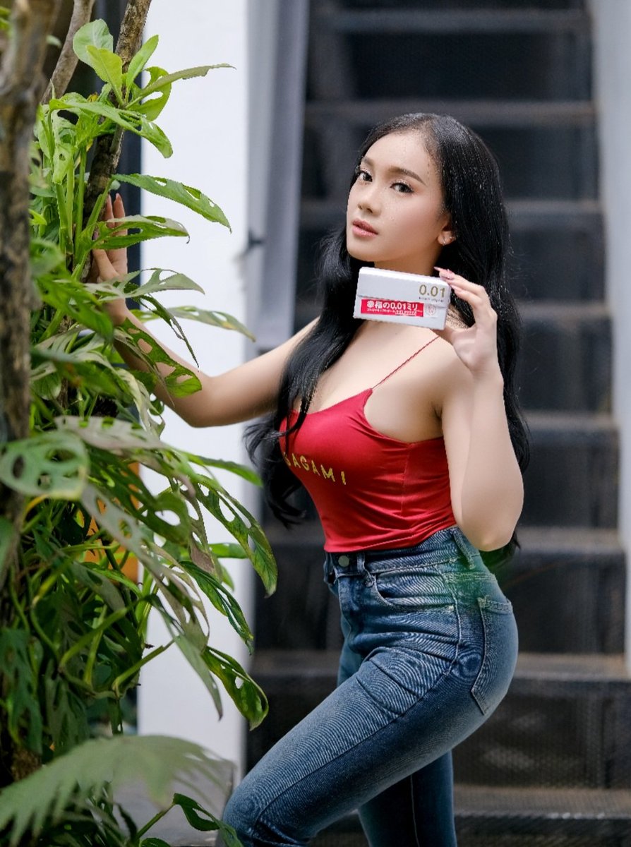 sagamiindonesia's tweet image. Ah siapa dia? 
 #kuis 
Tebak siapa Sagami Idol bulan ini dan menangkan 1 buah kondom Sagami Original 001 isi 3.  Ikuti kuisnya di Instagram Sagami Indonesia

Kondom Sagami Original 001, ketipisan 0.01mm #BeneranSuperTipis

sagamiindonesia.com
#sagami #sagamioriginal #kondom