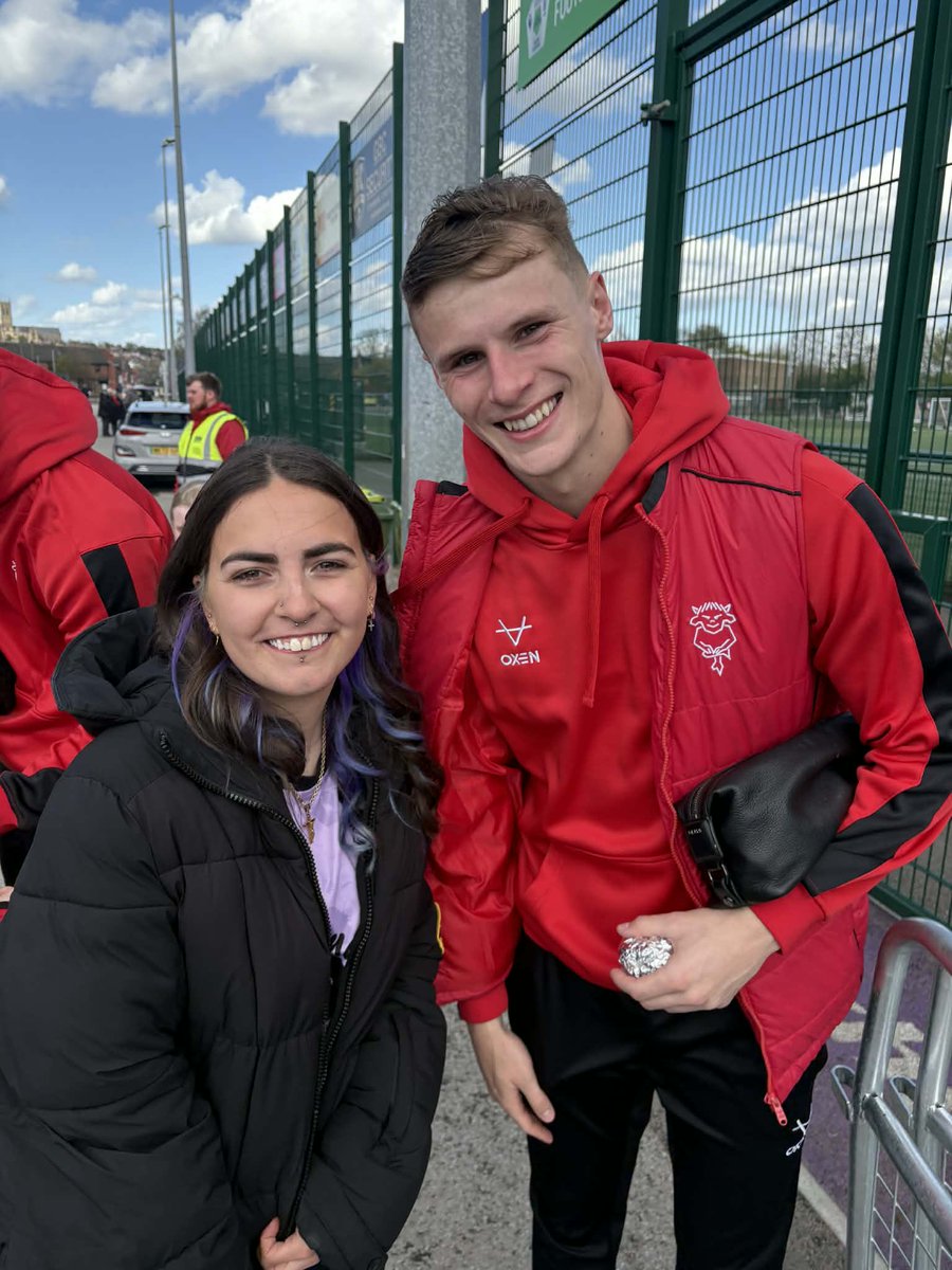 My daughter with some of the players after the game yesterday 🔴⚪️🔴⚪️