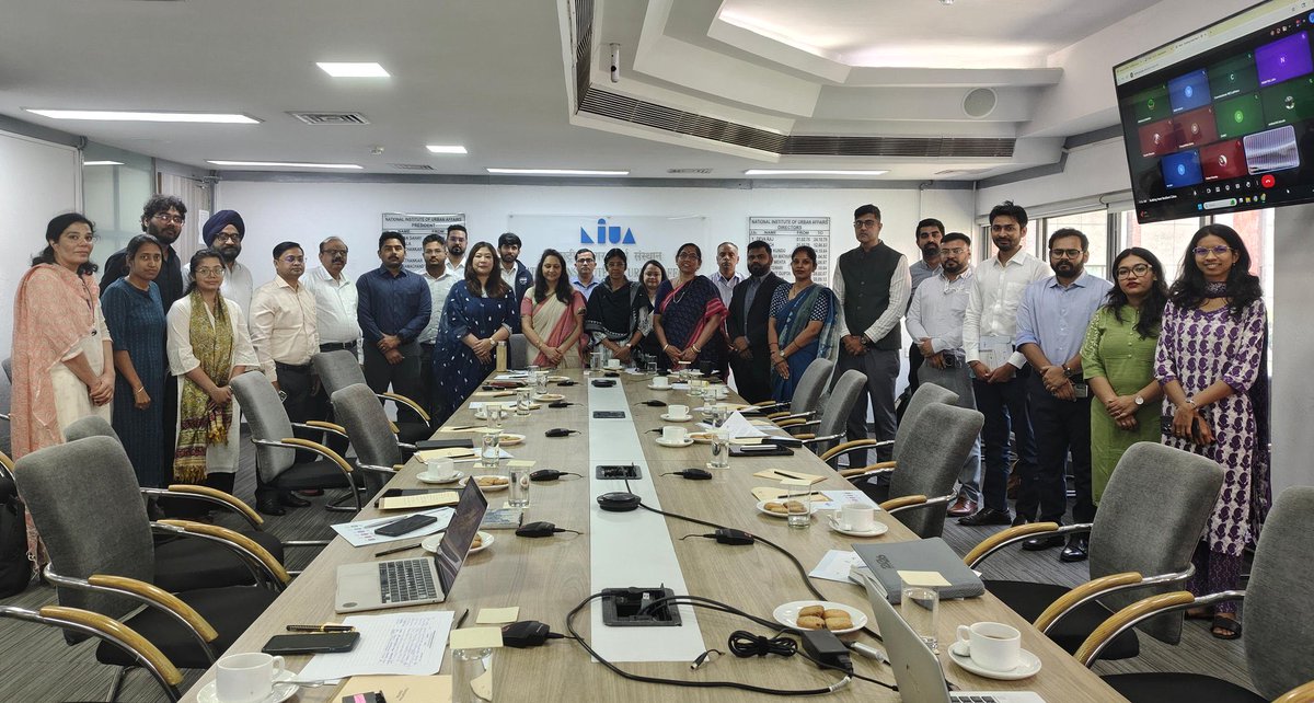 Haritima_'s tweet photo. Represented @VMCVadodara at a workshop for Building Heat Resilient Cities organised by @MoHUA_India and @NIUA_India at Delhi, India Habitat Centre.
We will be working towards the mission  under the guidance of Respected Municipal Commissioner Sir of Shri @ArunMaheshIAS https://t.co/lzaWBdmyUj