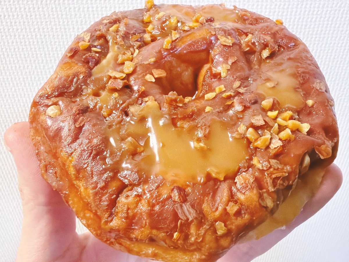 ファミマの「も〜っちり食感キャラメルドーナツ」🍩