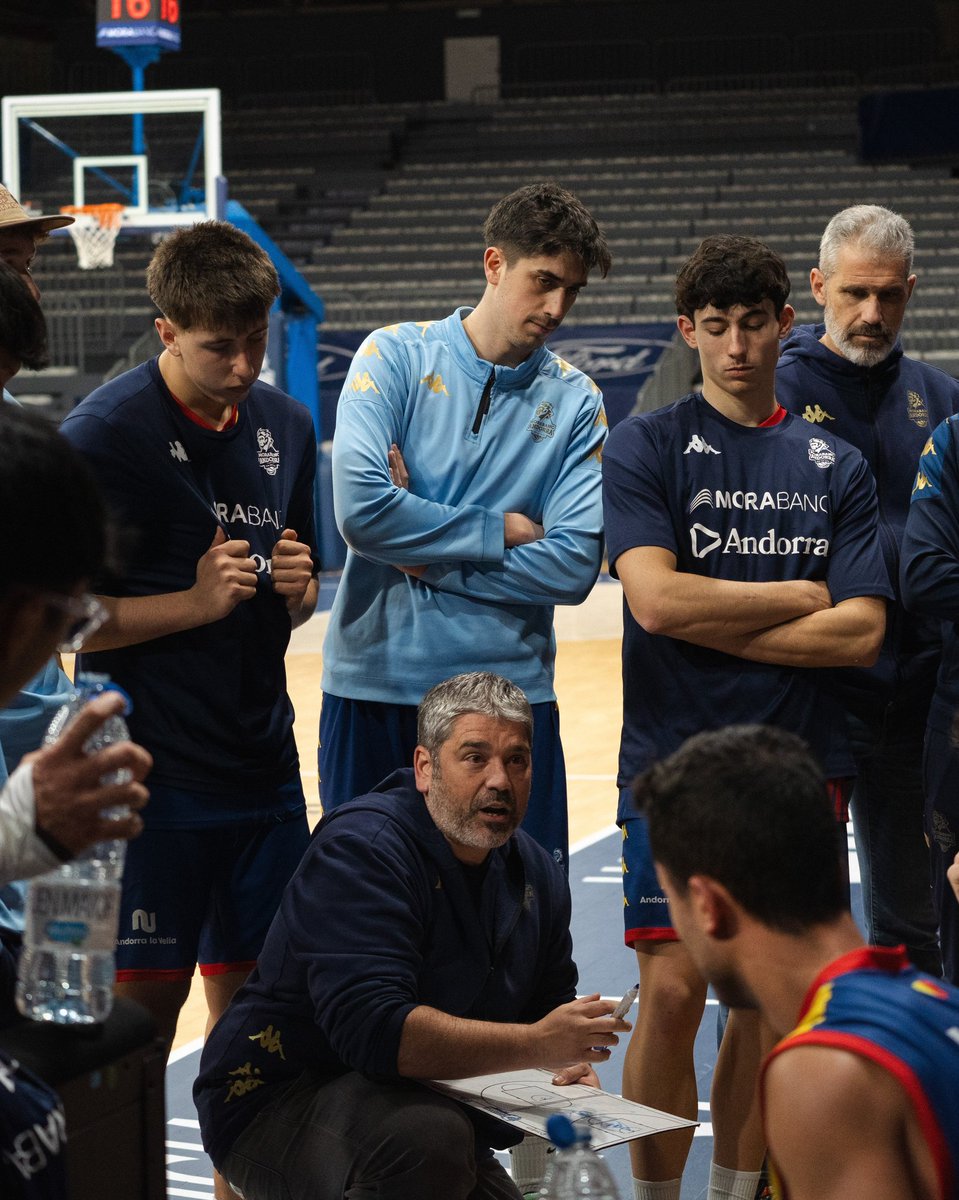 morabancandorra's tweet photo. 𝐀𝐯𝐮𝐢 𝐭𝐞𝐧𝐢𝐮 𝐮𝐧𝐚 𝐜𝐢𝐭𝐚 𝐚𝐥 𝐉𝐨𝐚𝐧 𝐀𝐥𝐚𝐲! 🏀☝🏻

🔥 El Sènior B pot donar un pas de gegant per l'ascens a Copa Catalunya si guanya avui!

🔜 A les 19 hores, Pavelló Joan Alay 🆚️ CN Terrassa A

Som-hi, equip! 🙌🏻

#BaseBCA #NomesAqui #MaiPor https://t.co/ATQ3m5QZb3