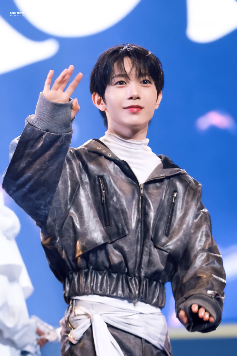 good night🌙 tweet media