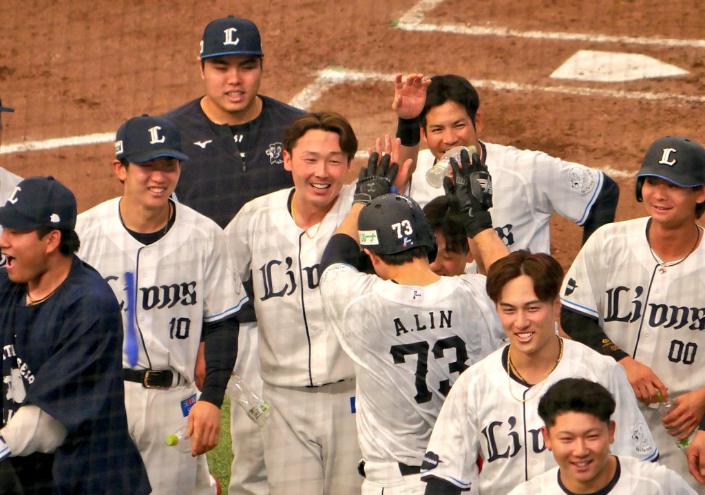 ei5_31's tweet photo. これだから野球はたまらん。
やっぱり球場が好き https://t.co/kAWKzZpOjs