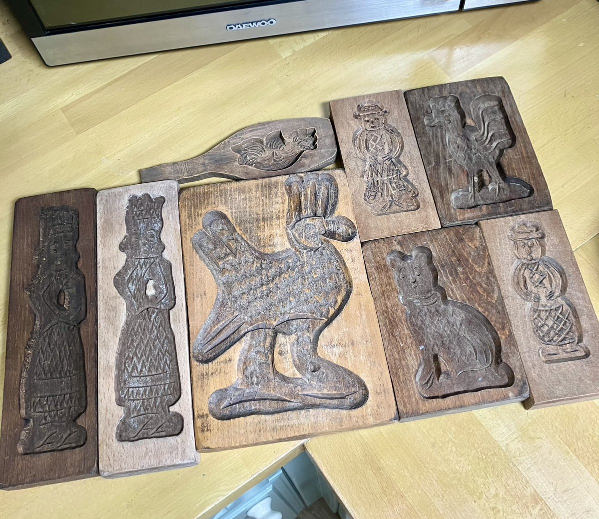 I managed to add to my Dutch/Flemish biscuit mould collection. Printing the Dough!