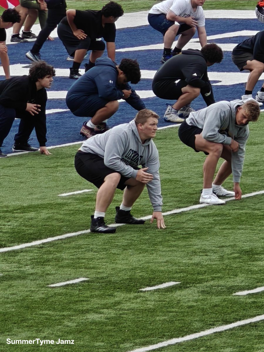 zmic422's tweet photo. Working through some O-line drills early at Hillsdale College. @athletic_oxford @BallCoachHP @tpteach @TheD_Zone https://t.co/Oj7qN1FZ3H