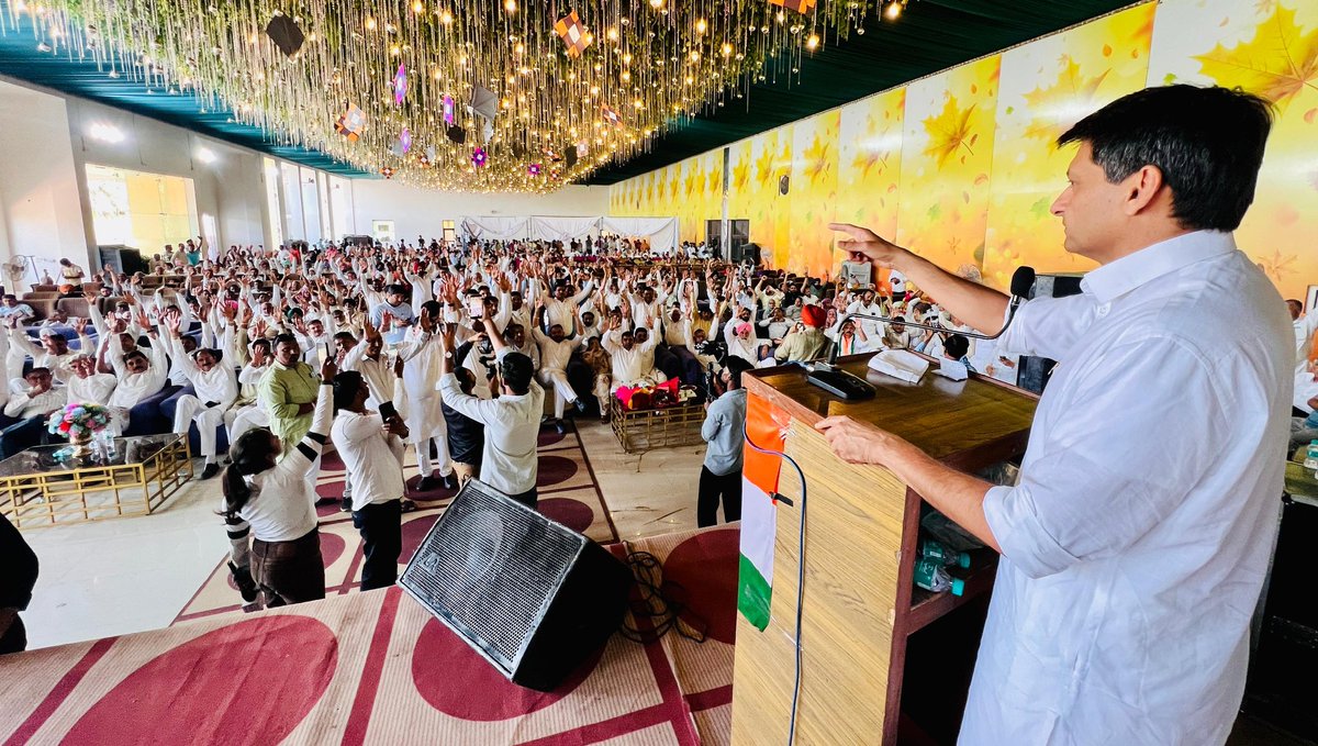 DeependerSHooda's tweet photo. BJP सरकार फसल खरीद न करने और किसानों को परेशान करने के लिए बायोमेट्रिक, ट्रैक्टर वेरिफिकेशन, 3 गारंटर जैसे सभी नियम रद्द करे। बेमौसमी बारिश से भीगने के कारण रंग में फर्क पड़े गेहूं को तुरंत खरीदे, बहानेबाजी न करे सरकार।

आज करनाल में शहरी कांग्रेस जिलाध्यक्ष पराग गाबा जी द्वारा आयोजित बैसाखी मिलन समारोह में अन्नदाता की समृद्धि के पावन पर्व बैसाखी की @INCHaryana प्रदेश अध्यक्ष @raonarenderinc जी और CWC सदस्य @gurdeepsappal जी के साथ शामिल होकर शुभकामनाएं दीं। सफल आयोजन के लिए पराग गाबा जी को बधाई।

साथ राजीव गांधी पंचायती राज संगठन के राष्ट्रीय अध्यक्ष सुनील पवार जी, करनाल लोकसभा से कांग्रेस प्रत्याशी रहे @DivyanshuB_raja जी, कार्यकारी अध्यक्ष सुरेश गुप्ता जी, करनाल ग्रामीण के कांग्रेस जिलाध्यक्ष राजेश वैध जी, पूर्व विधायक सुमिता सिंह जी, पूर्व विधायक राकेश कम्बोज जी, पूर्व विधायक भीम सेन मेहता जी, पूर्व विधायक धर्मपाल गोंदर जी, पूर्व विधायक @Balbir_MLA जी, पूर्व विधायक बख्शीश सिंह विर्क जी, पूर्व CPS सुल्तान सिंह जडोला जी, पूर्व विधायक अर्जुन सिंह जी, पानीपत ग्रामीण कांग्रेस जिलाध्यक्ष रमेश मलिक जी, पानीपत ग्रामीण विधानसभा से कांग्रेस प्रत्याशी रहे @SachinKunduINC जी, कंवर सिंह छौक्कर जी, मनोज वधवा जी, सुरेंद्र नरवाल जी, नाहर सिंह संधू जी, राम शरण भोला जी, निश्चय जी, खुशी राम जागलान जी, अनिल राणा जी, सचिन बुढ़नपुर जी, राजेश चौधरी जी, शेर प्रताप शेरी जी, सुरेश रोड़ जी, बिंदर पोसवाल जी, सतपाल रोड़ जी, राजीव मामूराम गोंदर जी, राजबीर शर्मा जी, एन. पी. सिंह चौहान जी, गौरव चौहान जी, नवजोत कश्यप जी, सुभाष बाटला जी, रजत लाठर जी, राजेन्द्र सिंह जी, गुरप्रीत जी, रणपाल संधू जी, सतीश सैनी जी, ललित अरोड़ा जी, नाजिम जी, सतपाल कश्यप जी आदि।