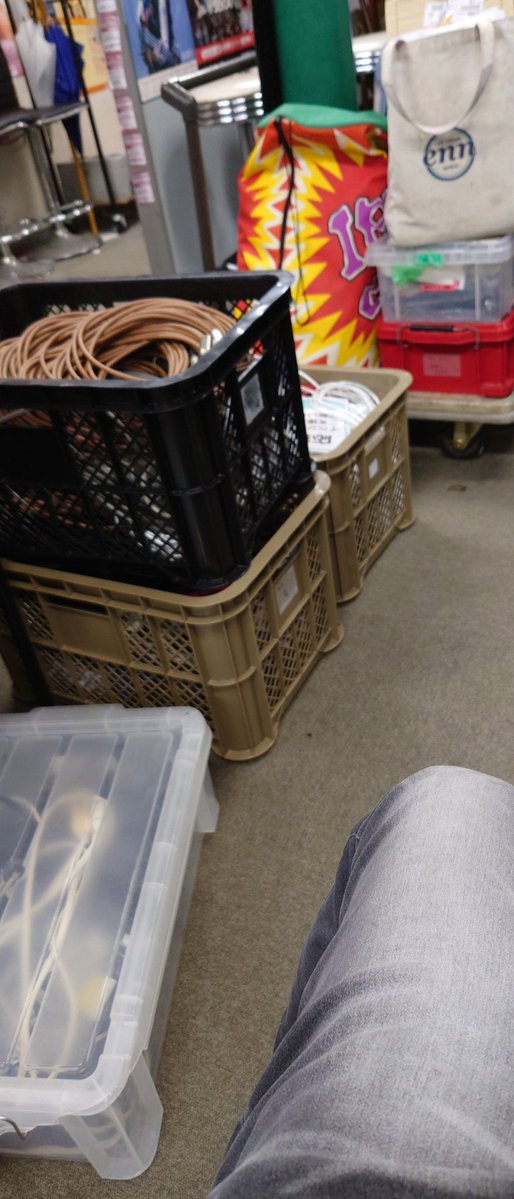 片付けももう一息、日が変わる前には終えたい！