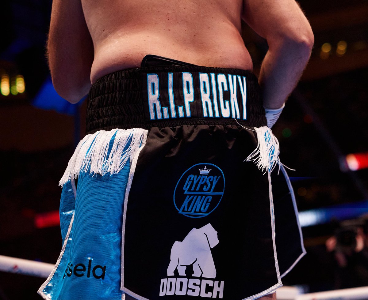 SpeakPaul's tweet image. Class act from @Tyson_Fury and thank you to the team at @GoldStarSigning especially Spencer,Sara and Wardy ❤️
@netflix #boxing #champion #fighter #legend 🥊🥊🥊🥊🥊