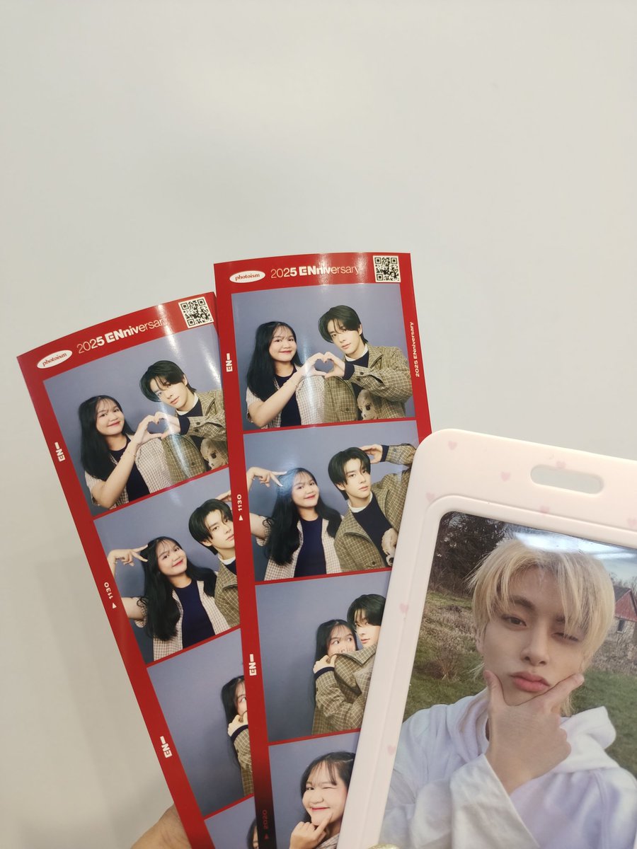 maddlatte's tweet photo. eum yeah... my first photoism with jakeee 🖐🏻😼💗⭐ https://t.co/o9t0r5sKHM