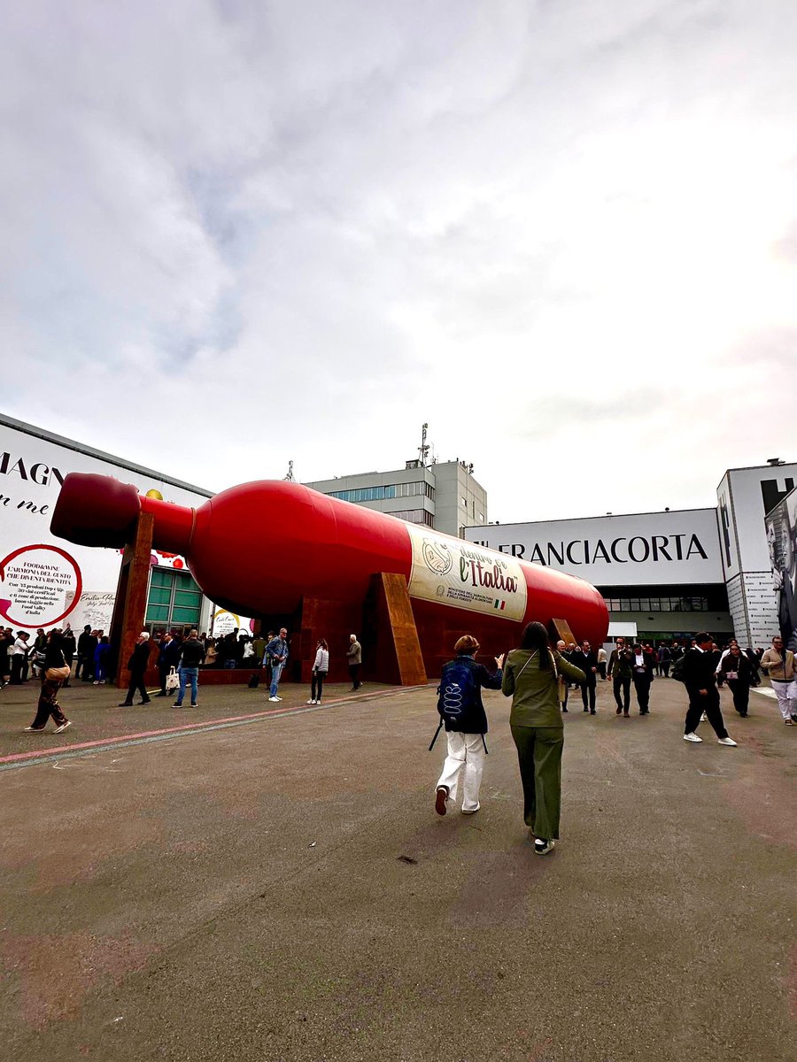 AlessGiuli's tweet photo. Oggi la grande arte medicea al Vinitaly. https://t.co/UsZrllIQtK