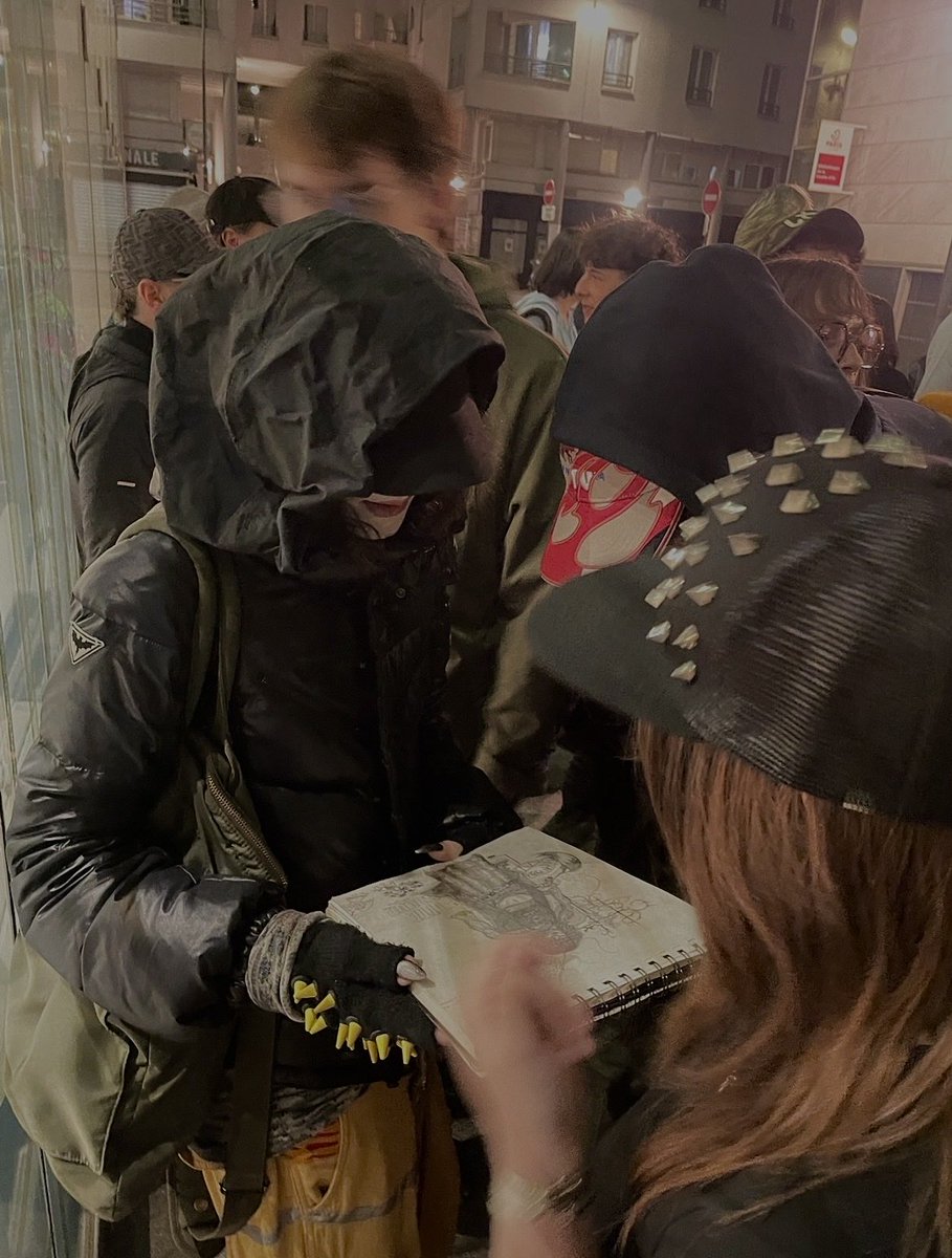 mainthekitchen's tweet image. EN PÉTARD MBB #ptitesoeur #sim01 #concert