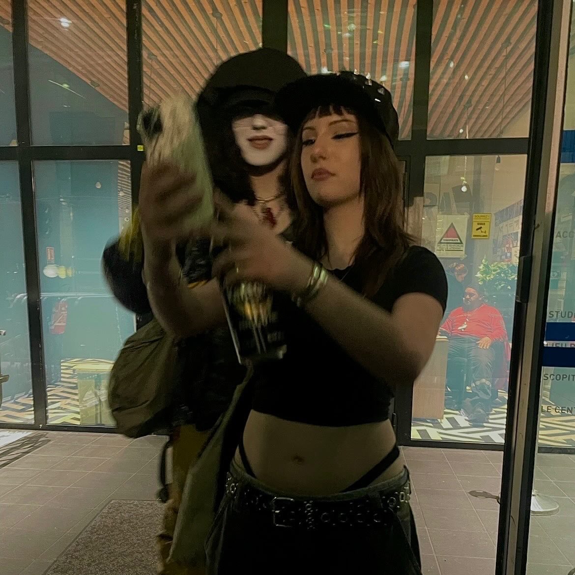 mainthekitchen's tweet image. EN PÉTARD MBB #ptitesoeur #sim01 #concert