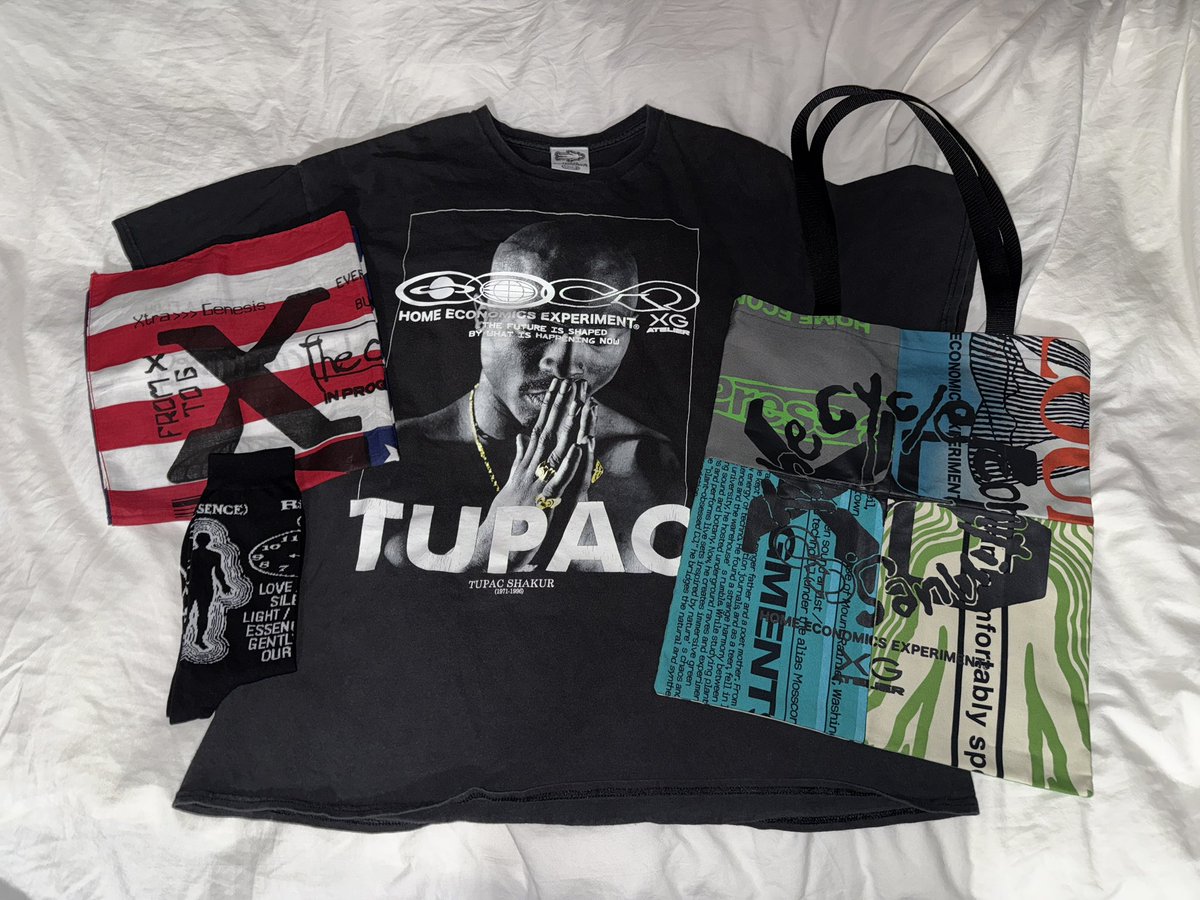2PACのTシャツにXG重なってんの熱すぎるって！