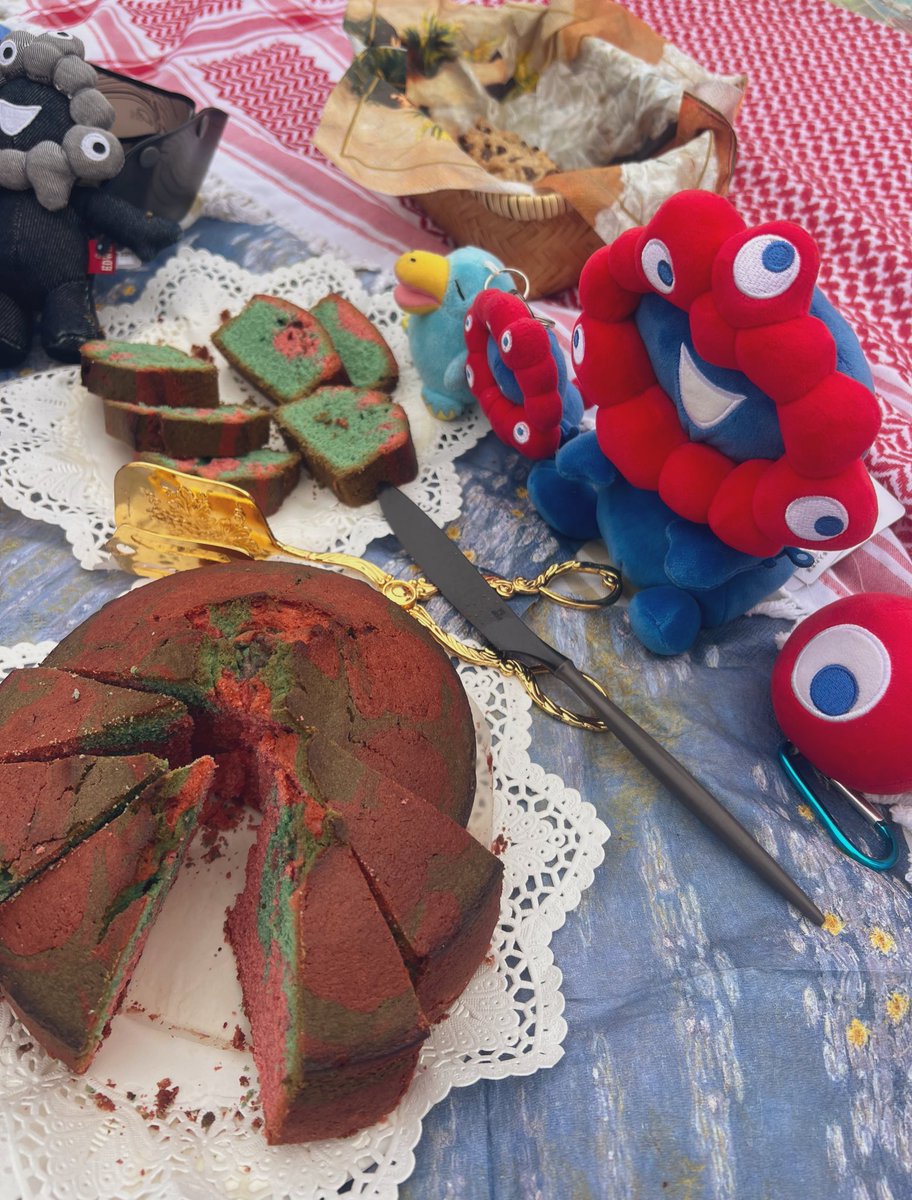 yacha_macsuki's tweet image. 万博1周年！！
ピクニック🌷🌸🌼✨

ドローンショー待機時にミャクミャクカラー🩷🩵のパウンドケーキを食べたいなと思い立ち、作りました✴︎💐

万博なぬいちゃんたちと
ピクニックディスプレイをして！

お付き合いしてくれた方達、本当にありがとうございました！！(愛！)

#万博1周年 
#expo