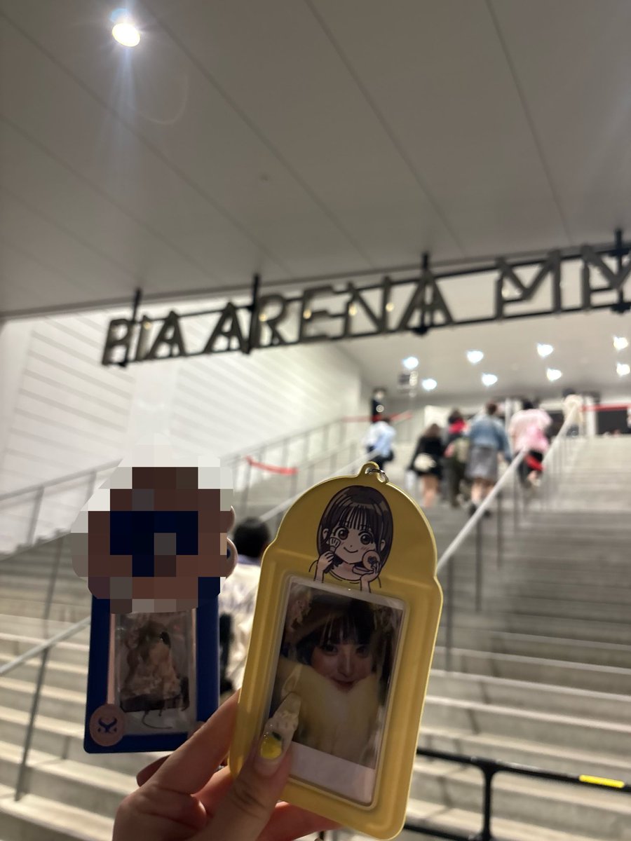 c___chann03's tweet photo. まりんちゅ今日も可愛かった〰️💗💗

まりんちゅから見て右の2階でめちゃくちゃ黄色ふりました🍋💛なんかめちゃくちゃ気づいてくれた気がするヨ
最後わたしぴょんぴょんしてたヨ
#まりんちゅにむちゅう https://t.co/NFct63HPNj