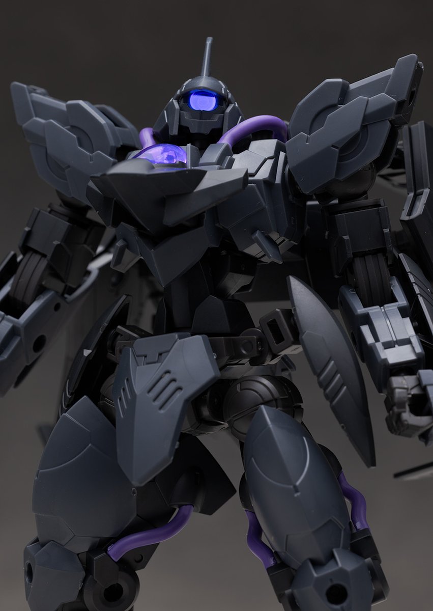 ガンプラの山を崩せ／星丸 tweet media