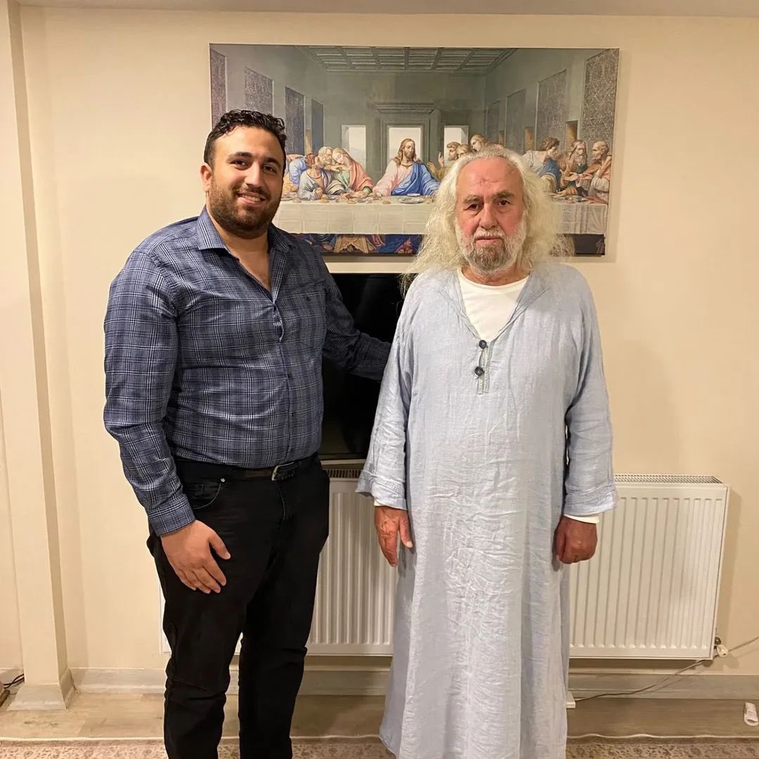 İnsana sunulan bu dünya hayatının, bedenin ve ruhun aslında bize ait olmadığını… hepsinin Allah’a ait olduğunu Mesih’ten öğrendim.

Kendi doğrularımın tek tek yıkıldığını gördüm. Ve şunu fark ettim:
Ancak Allah’ın doğru dediği doğrudur.

Bunu bir fikir olarak değil, hayatın