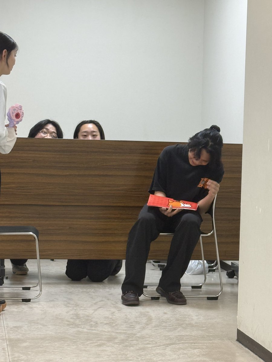 昨日！冥王星！めろかわ！(????)

……真面目にやります。
本番二週間前に迫りまして充実した稽古生活を送っております🍀*゜

冥王星とは何なのか(?)、宇宙の大冒険に乞うご期待🚀🌏

 #4時の窓