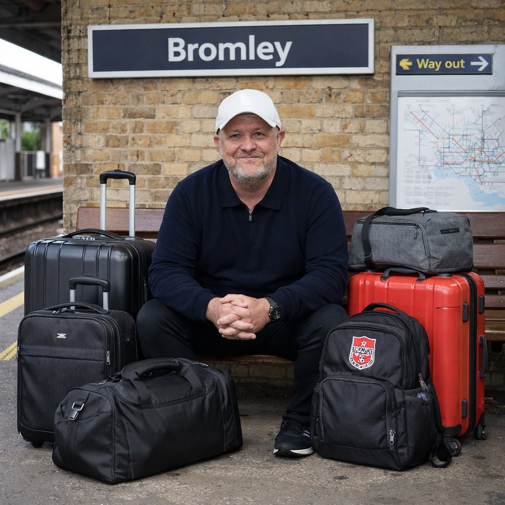 TomSammo1982's tweet photo. @Nelza82 just taking the train to my daughters dance show in Sevenoaks and look who I found at the station. #GettingaaWoody https://t.co/Div3u1gVji