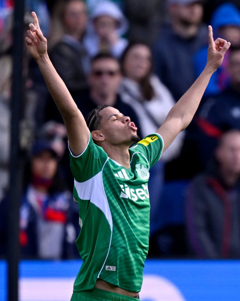 Premier League tweet media