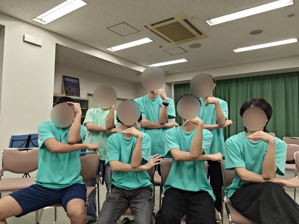 定期演奏会まであと20日！

今日はアルト2ndの紹介です！
アルト1stと同じアルトギターを使い、ハモリから主旋律まで、さまざまな役割をこなします！