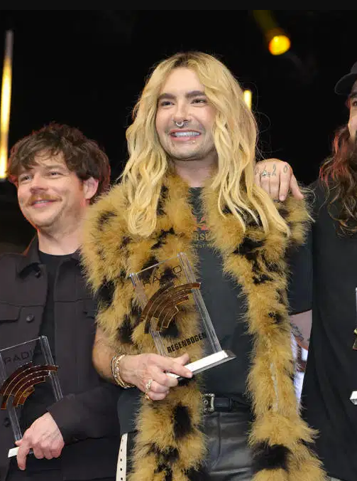 covered_in_gold_ tweet media