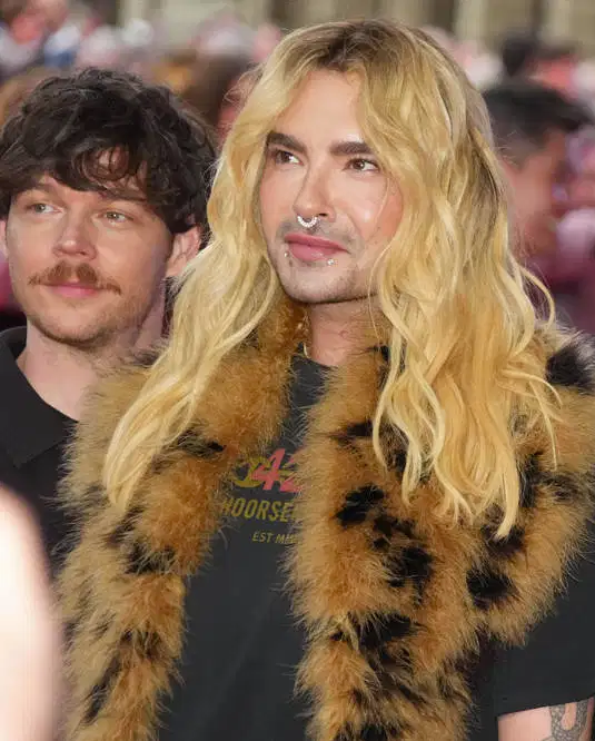 covered_in_gold_ tweet media