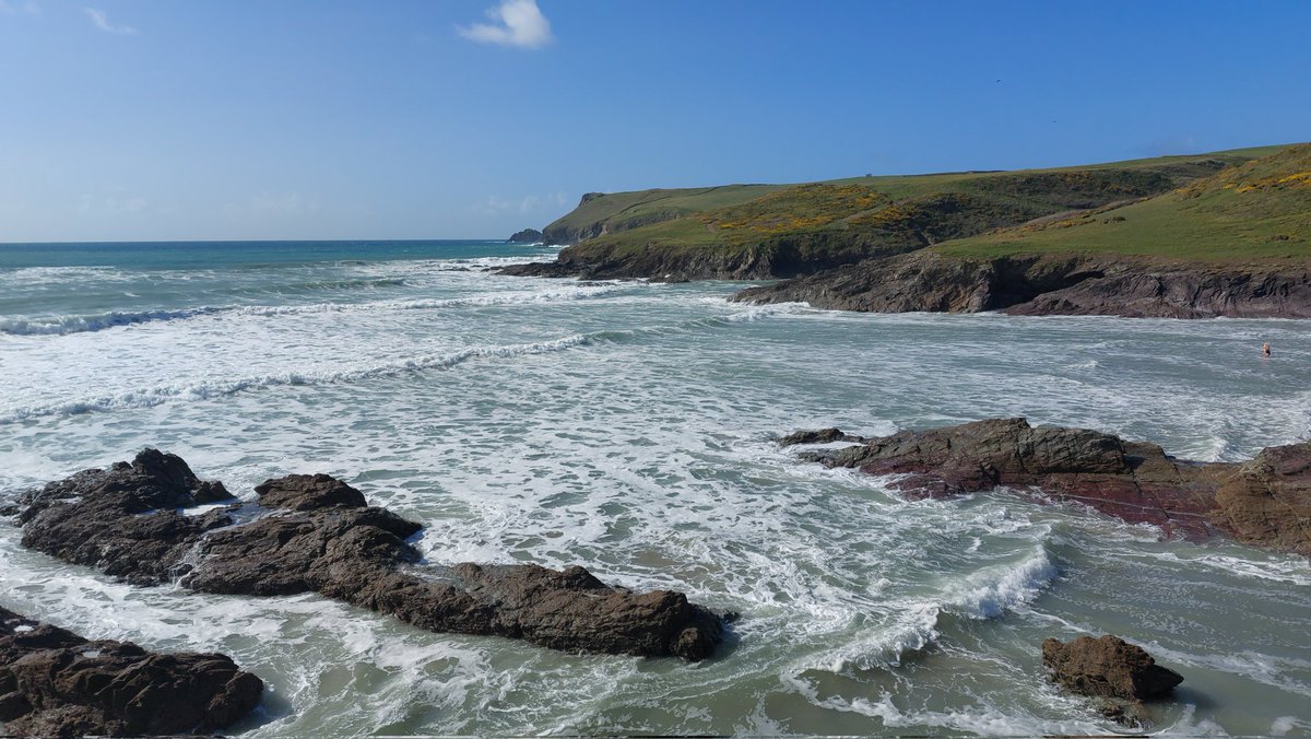 AlasdairGordon1's tweet photo. .@BBCSpotlight @EvocativeCorn @ILoveCornwallUK @Cornish_Review @Cornwall_Today @Cornish_Review Big seas, lots of white, sunshine &amp; stunning views from #Polzeath, down the Camel Estuary, across to #StepperPoint, Trevose Head &amp; up to #PentirePoint this afternoon #Cornwall https://t.co/IYjH411opL