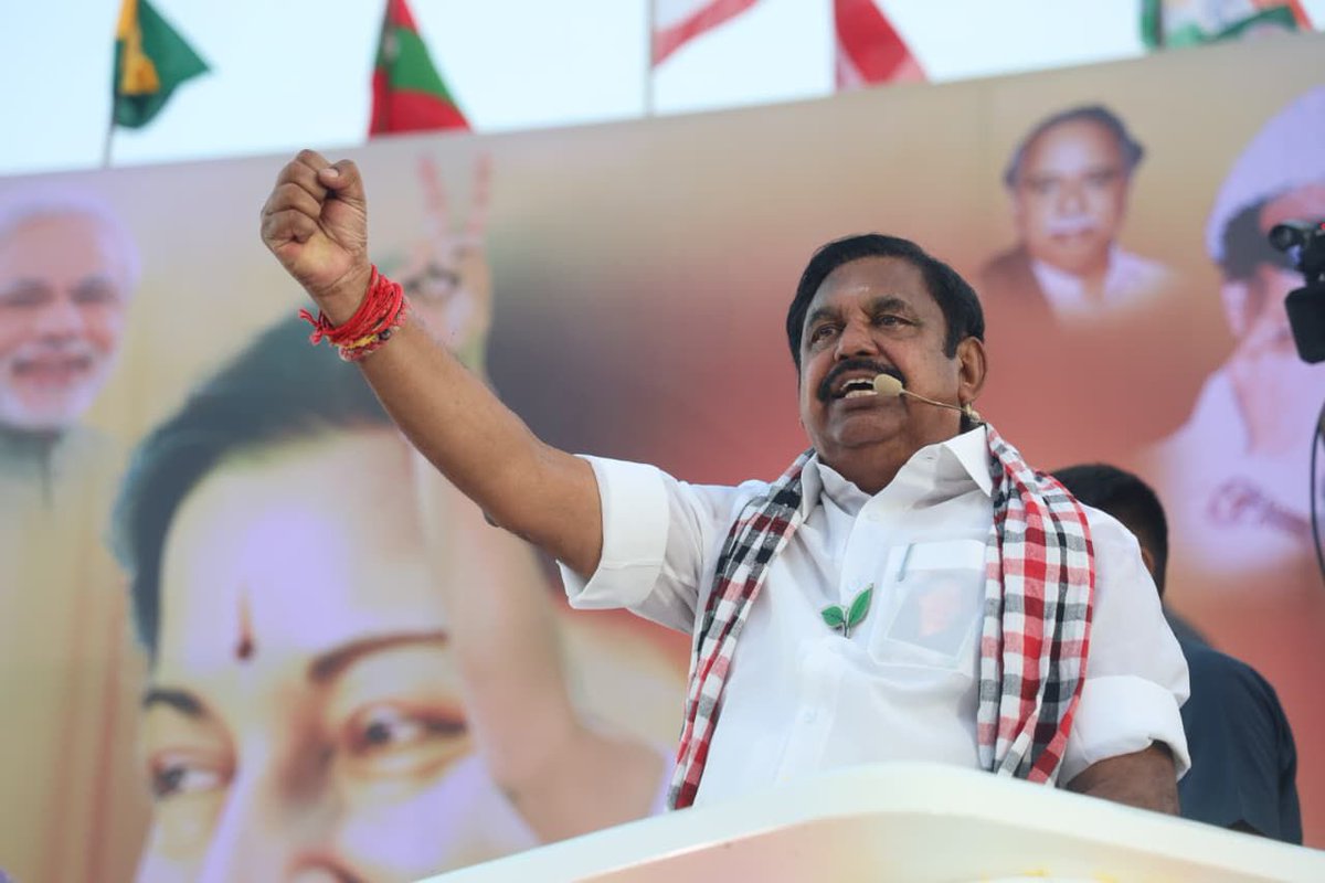 EPSTamilNadu's tweet photo. #நாகப்பட்டினம் மற்றும் #மயிலாடுதுறை மாவட்டங்களில் திரளாகக் குழுமி நின்ற பொதுமக்கள் இடையே, கழகக் கூட்டணியின் வெற்றி வேட்பாளர்களை ஆதரித்து வாக்கு சேகரித்து பிரச்சாரம் மேற்கொண்டேன். 

திரு. @mkstalin மயிலாடுதுறை மாவட்டத்தின் மாப்பிள்ளை என்று சொல்லலாம். ஆனால், இந்த மயிலாடுதுறை மாவட்டத்தையே உருவாக்கியது @AIADMKOfficial அரசு.

டெல்டா பகுதிகளை “பாதுகாக்கப்பட்ட வேளாண் மண்டலமாக” அறிவித்து, விவசாயம் காத்தது அஇஅதிமுக அரசு. 

ஆனால், மேகதாது கட்டும் கர்நாடக அரசின் முயற்சிக்கு கைகட்டி வேடிக்கை பார்த்து, விவசாயத்திற்கு துரோகம் இழைக்கிறது ஸ்டாலினின் திமுக அரசு. 

ஏப்ரல் 23 அன்று மக்கள் அளிக்கப்போகும் தீர்ப்பால் அமையவுள்ள அஇஅதிமுக அரசு, தமிழ்நாட்டின் உரிமைகளைக் காத்து, விவசாயத்தைக் காக்க அனைத்து நடவடிக்கைகளையும் முழுமூச்சாய்க் கொண்டு செயல்படும். 

#தமிழ்நாடுவாழ_திமுகவீழவேண்டும்
#Vote4AIADMK 🌱